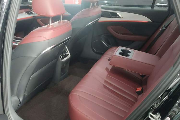 Used Hongqi H5 2024 2.0T Automatic Smart Connect Flagship Edition Left Rear Seat