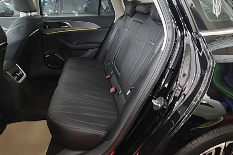 Used Hongqi H5 2024 2.0T Automatic Smart Connect Flagship Edition Left Rear Seat