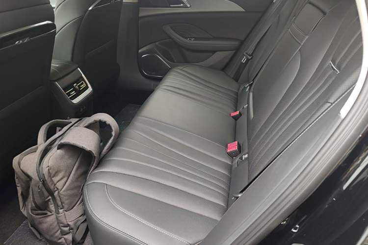 Used Hongqi H5 2024 1.5T DCT Smart Connect Flagship Edition Left Rear Seat