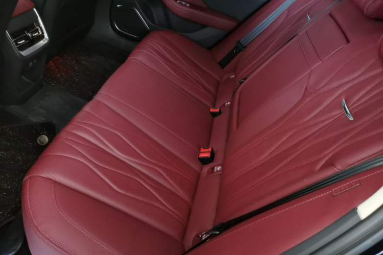 Used Hongqi H5 2024 2.0T Automatic Smart Connect Flagship Edition Left Rear Seat