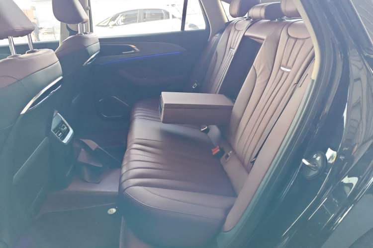 Used Hongqi H5 2024 2.0T Automatic Smart Connect Flagship Edition Left Rear Seat