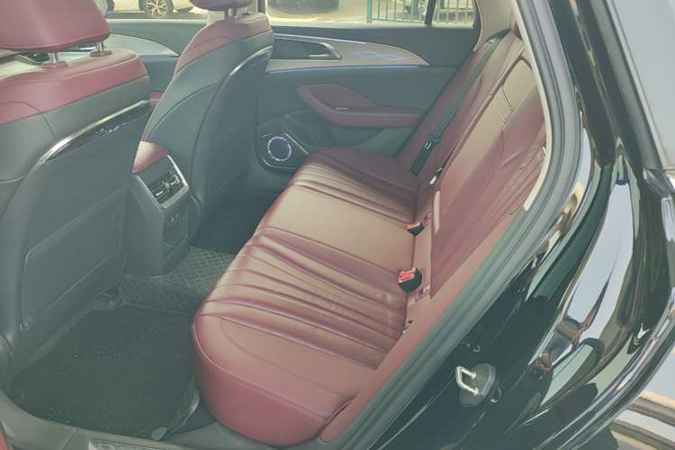 Used Hongqi H5 2024 2.0T Automatic Smart Connect Flagship Edition Left Rear Seat
