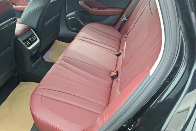 Used Hongqi H5 2024 2.0T Automatic Smart Connect Flagship Edition Left Rear Seat