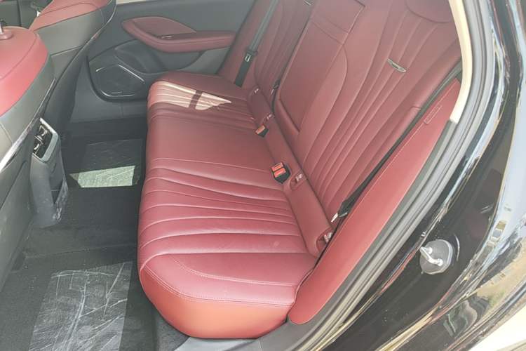 Used Hongqi H5 2024 2.0T Automatic Smart Connect Flagship Edition Left Rear Seat