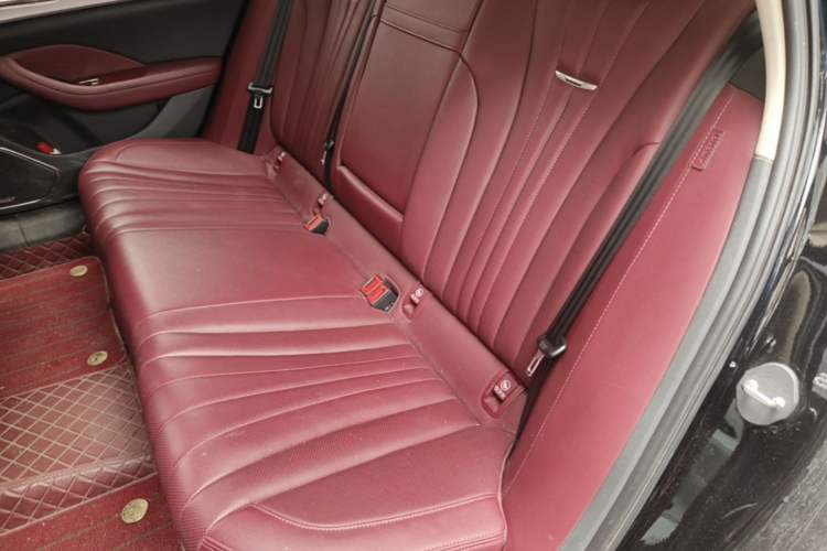 Used Hongqi H5 2024 2.0T Automatic Smart Connect Flagship Edition Left Rear Seat