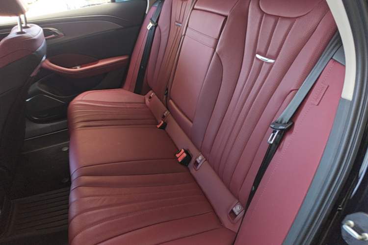 Used Hongqi H5 2024 2.0T Automatic Smart Connect Flagship Edition Left Rear Seat