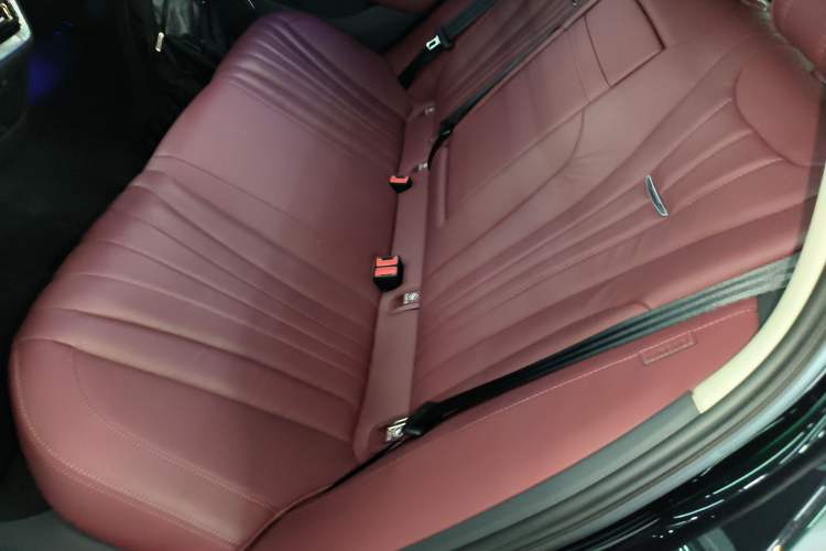 Used Hongqi H5 2024 2.0T Automatic Smart Connect Flagship Edition Left Rear Seat