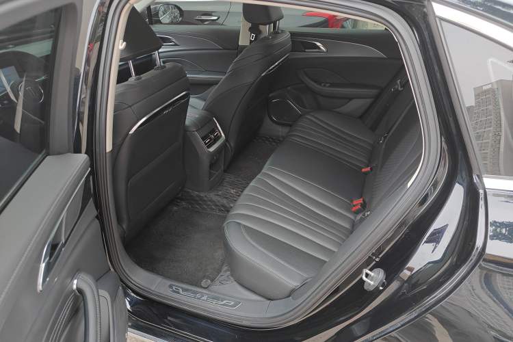 Used Hongqi H5 2024 2.0T Automatic Smart Connect Flagship Edition Left Rear Seat