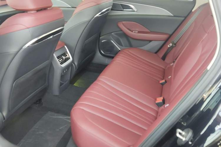 Used Hongqi H5 2024 2.0T Automatic Smart Connect Flagship Edition Left Rear Seat