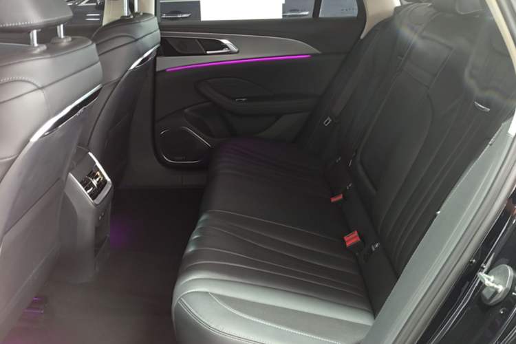 Used Hongqi H5 2024 2.0T Automatic Smart Connect Flagship Edition Left Rear Seat