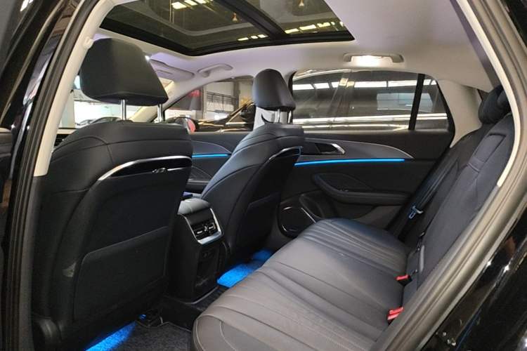 Used Hongqi H5 2024 2.0T Automatic Smart Connect Flagship Edition Left Rear Seat