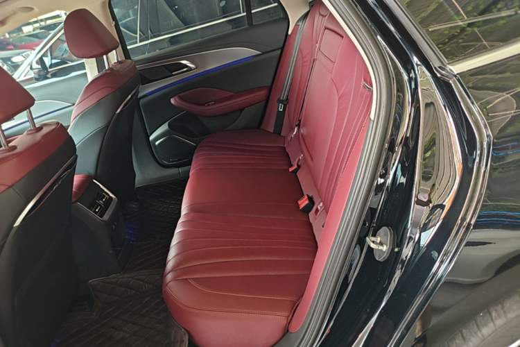 Used Hongqi H5 2024 2.0T Automatic Smart Connect Flagship Edition Left Rear Seat
