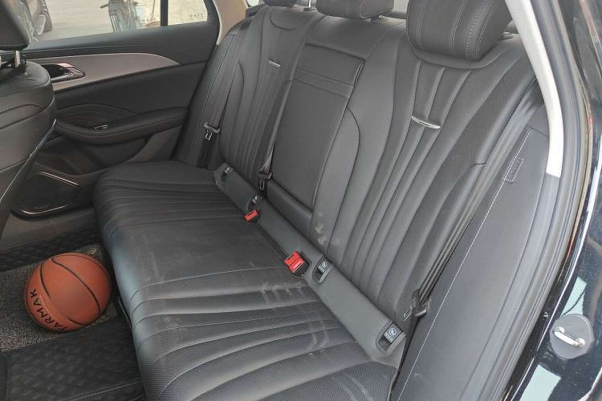 Used Hongqi H5 2024 2.0T Automatic Smart Connect Flagship Edition Left Rear Seat