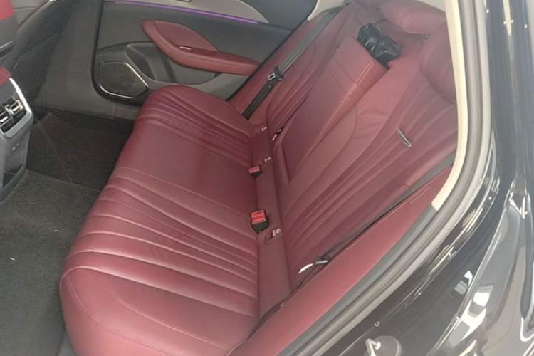 Used Hongqi H5 2024 2.0T Automatic Smart Connect Flagship Edition Left Rear Seat