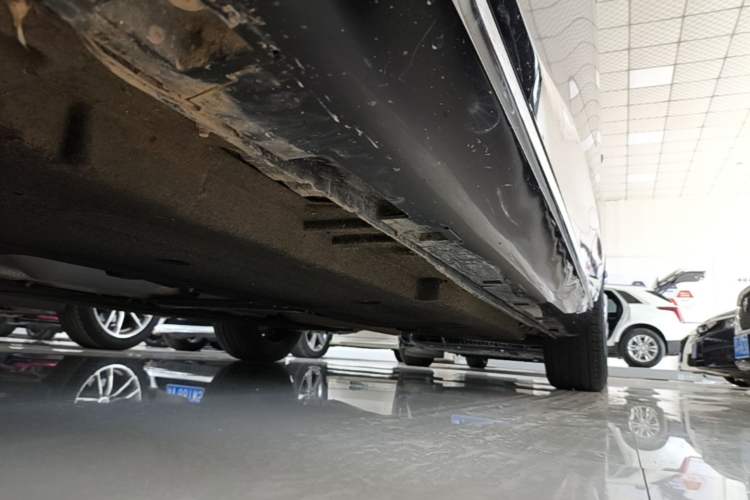 Used Hongqi H5 2024 2.0T Automatic Smart Connect Flagship Edition Left Side Sill