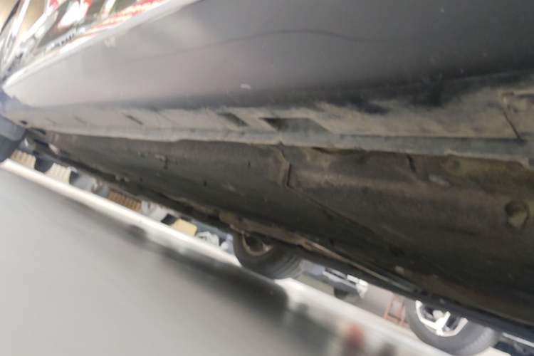 Used Hongqi H5 2024 1.5T DCT Smart Connect Flagship Edition Left Side Sill