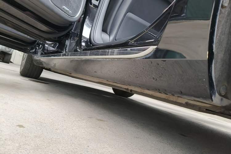 Used Hongqi H5 2024 1.5T DCT Smart Connect Flagship Edition Left Side Sill