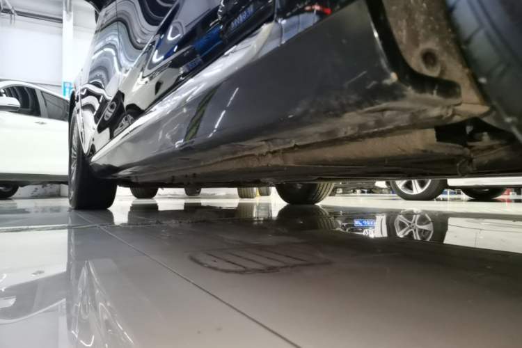 Used Hongqi H5 2024 1.5T DCT Smart Connect Flagship Edition Left Side Sill