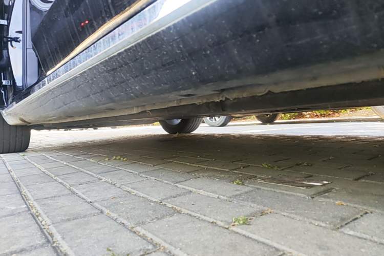 Used Hongqi H5 2024 2.0T Automatic Smart Connect Flagship Edition Left Side Sill