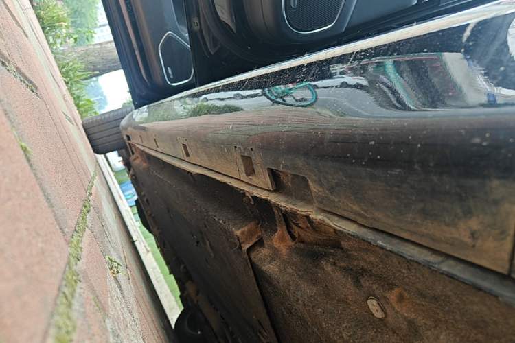 Used Hongqi H5 2024 1.5T DCT Smart Connect Flagship Edition Left Side Sill