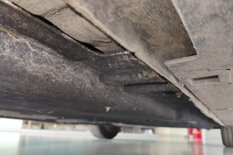 Used Hongqi H5 2024 2.0T Automatic Smart Connect Flagship Edition Left Side Sill