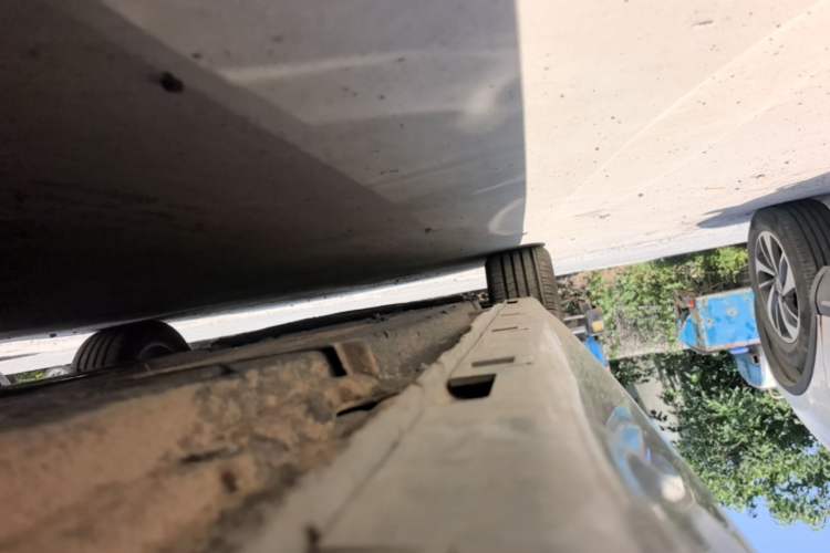 Used Hongqi H5 2024 1.5T DCT Smart Connect Flagship Edition Left Side Sill