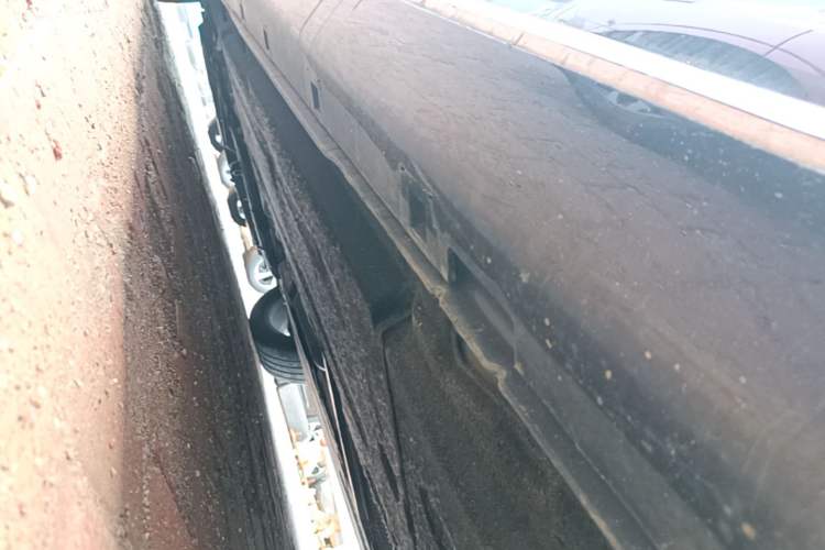 Used Hongqi H5 2024 2.0T Automatic Smart Connect Flagship Edition Left Side Sill