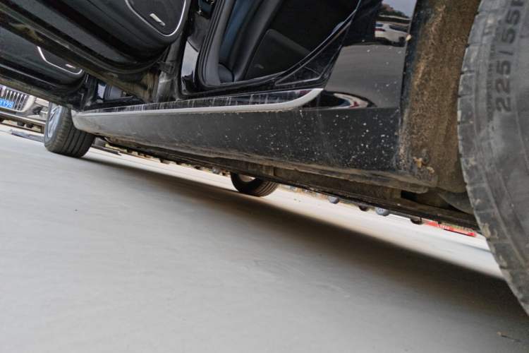 Used Hongqi H5 2024 1.5T DCT Smart Connect Flagship Edition Left Side Sill