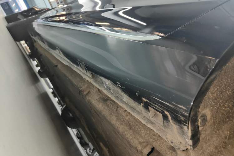 Used Hongqi H5 2024 2.0T Automatic Smart Connect Flagship Edition Left Side Sill