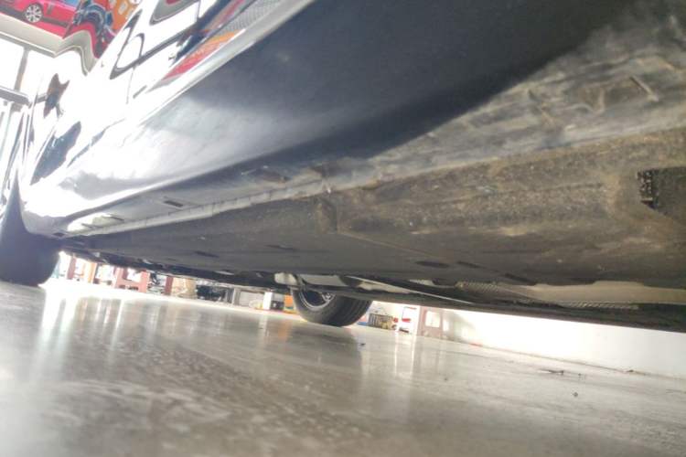 Used Hongqi H5 2024 2.0T Automatic Smart Connect Flagship Edition Left Side Sill