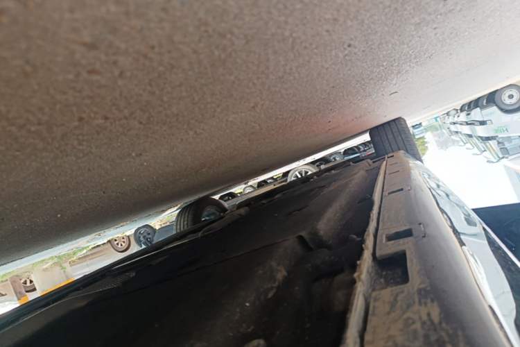 Used Hongqi H5 2024 2.0T Automatic Smart Connect Flagship Edition Left Side Sill
