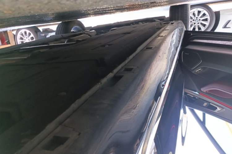 Used Hongqi H5 2024 2.0T Automatic Smart Connect Flagship Edition Left Side Sill