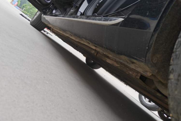 Used Hongqi H5 2024 1.5T DCT Smart Connect Flagship Edition Left Side Sill