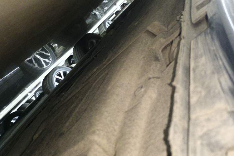 Used Hongqi H5 2024 1.5T DCT Smart Connect Flagship Edition Left Side Sill