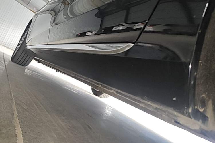 Used Hongqi H5 2024 2.0T Automatic Smart Connect Flagship Edition Left Side Sill