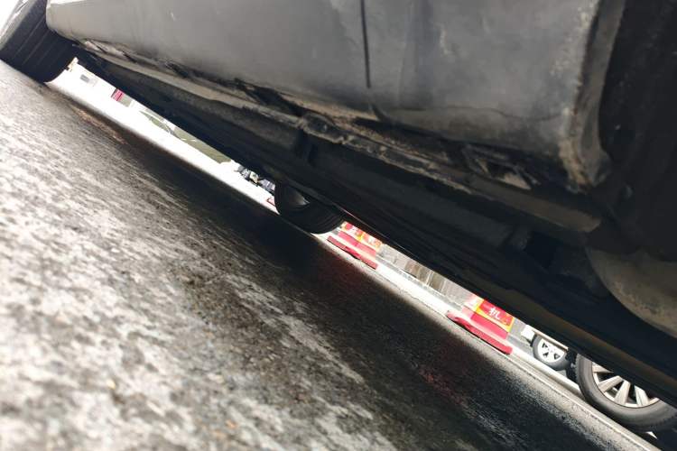 Used Hongqi H5 2024 1.5T DCT Smart Connect Flagship Edition Left Side Sill