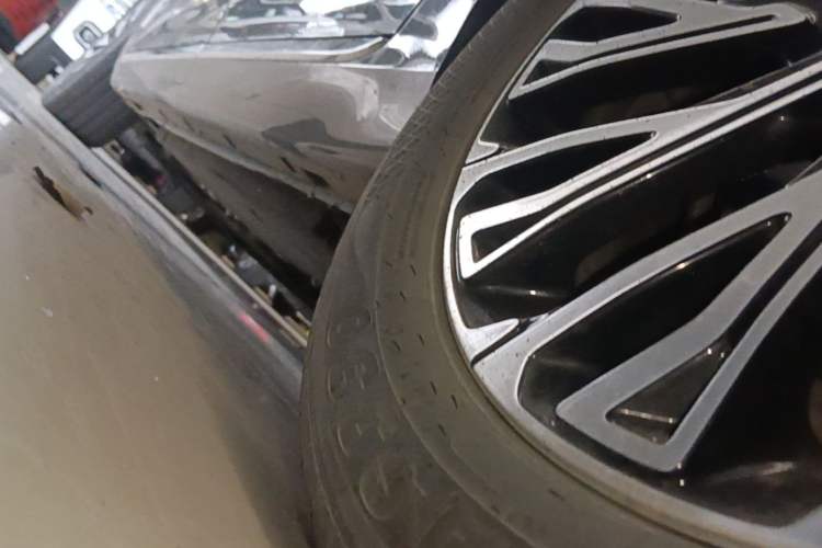 Used Hongqi H5 2024 2.0T Automatic Smart Connect Flagship Edition Left Side Sill