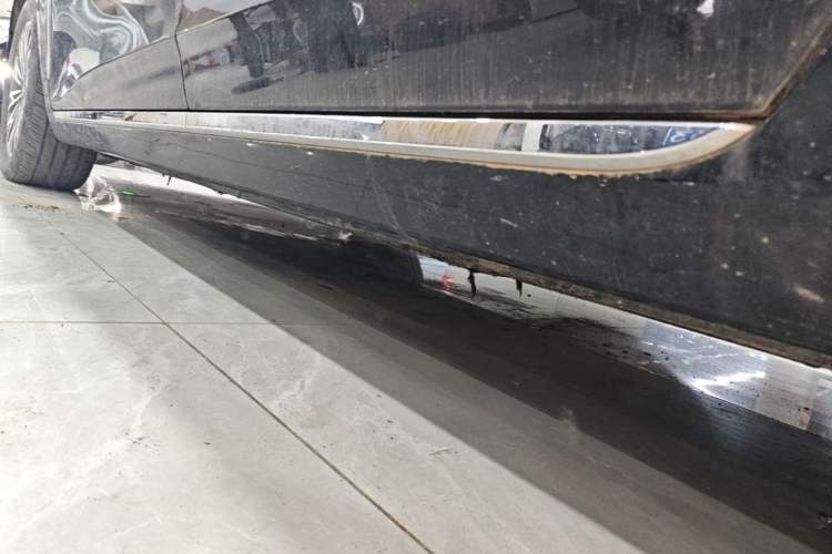 Used Hongqi H5 2024 1.5T DCT Smart Connect Flagship Edition Left Side Sill