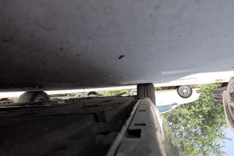 Used Hongqi H5 2024 1.5T DCT Smart Connect Flagship Edition Left Side Sill