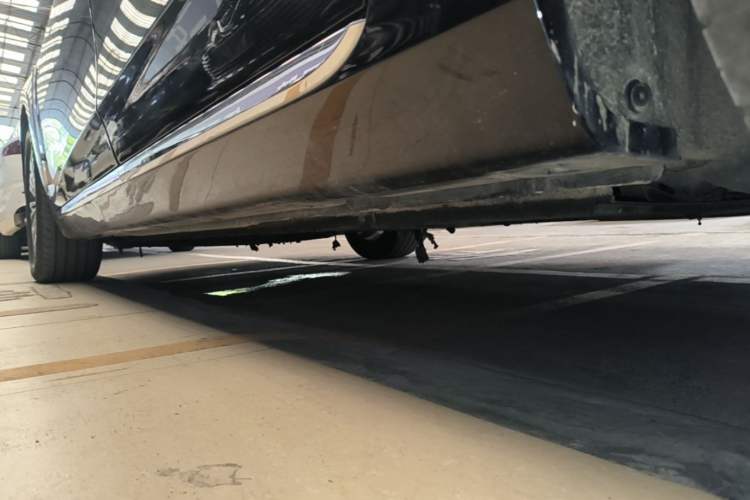 Used Hongqi H5 2024 1.5T DCT Smart Connect Flagship Edition Left Side Sill