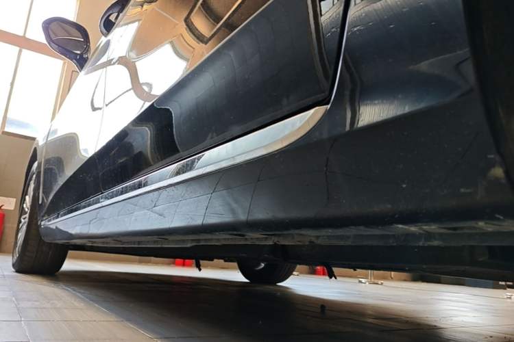 Used Hongqi H5 2024 1.5T DCT Smart Connect Flagship Edition Left Side Sill
