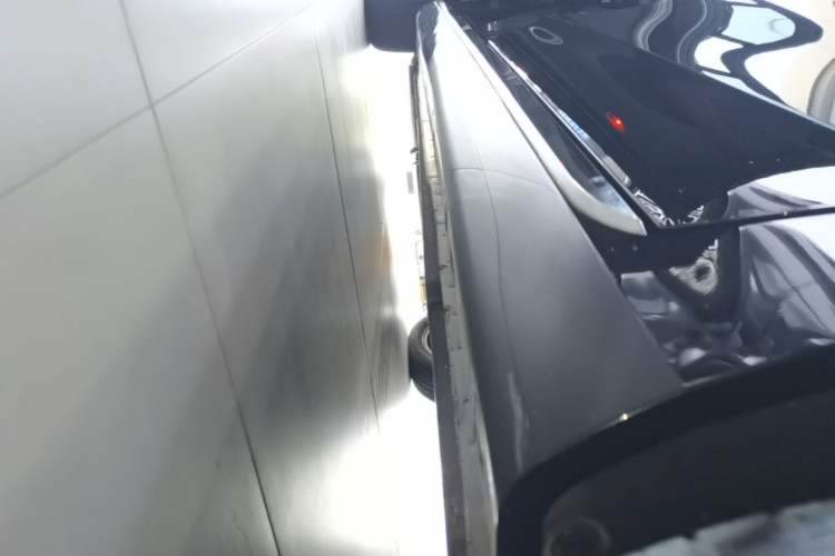 Used Hongqi H5 2024 2.0T Automatic Smart Connect Flagship Edition Left Side Sill