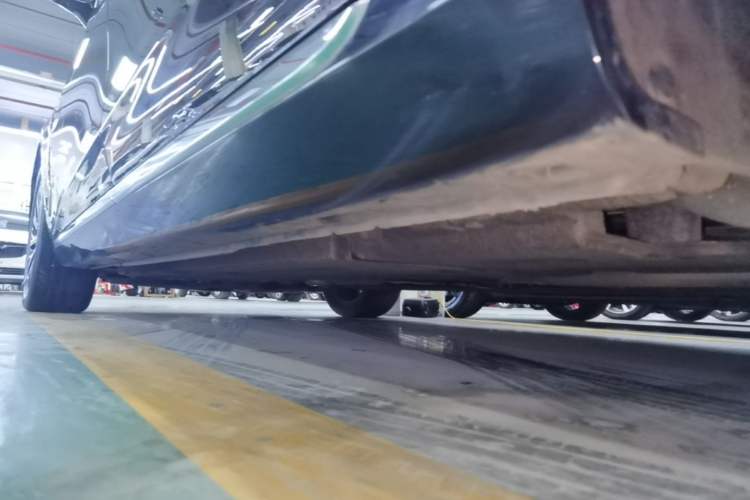 Used Hongqi H5 2024 2.0T Automatic Smart Connect Flagship Edition Left Side Sill