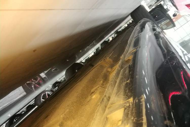 Used Hongqi H5 2024 2.0T Automatic Smart Connect Flagship Edition Left Side Sill