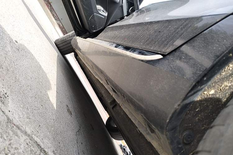 Used Hongqi H5 2024 1.5T DCT Smart Connect Flagship Edition Left Side Sill