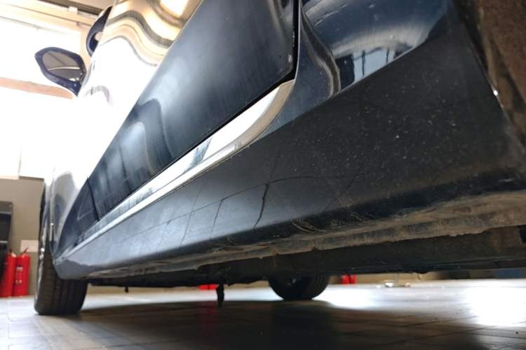 Used Hongqi H5 2024 1.5T DCT Smart Connect Flagship Edition Left Side Sill