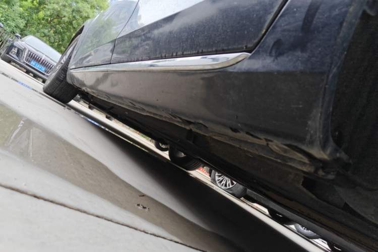 Used Hongqi H5 2024 1.5T DCT Smart Connect Flagship Edition Left Side Sill