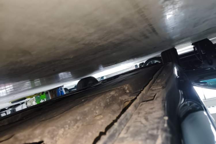 Used Hongqi H5 2024 2.0T Automatic Smart Connect Flagship Edition Left Side Sill