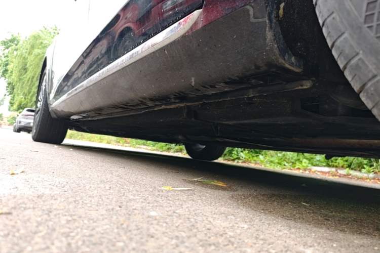 Used Hongqi H5 2024 2.0T Automatic Smart Connect Flagship Edition Left Side Sill