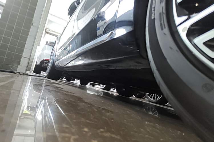 Used Hongqi H5 2024 2.0T Automatic Smart Connect Flagship Edition Left Side Sill